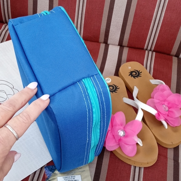 Set‐Flip-Flops+Finding Nemo/Dory Bag•NWT - Picture 6 of 11